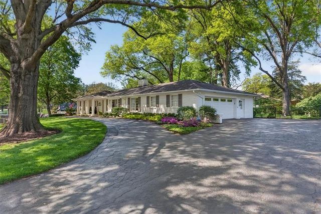 2910 W 66th Terrace, Mission Hills, KS 66208