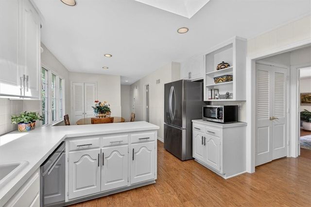 2910 W 66th Terrace, Mission Hills, KS 66208