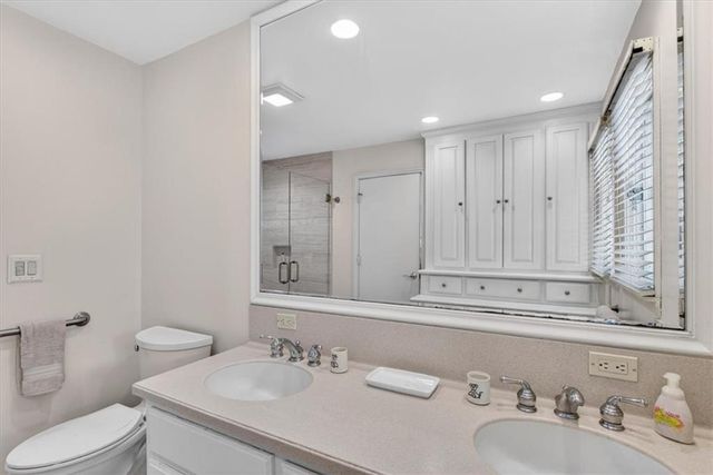 2910 W 66th Terrace, Mission Hills, KS 66208