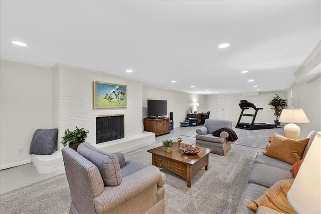 2910 W 66th Terrace, Mission Hills, KS 66208