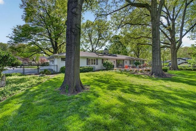 2910 W 66th Terrace, Mission Hills, KS 66208