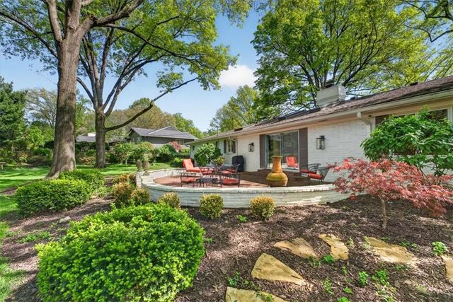 2910 W 66th Terrace, Mission Hills, KS 66208