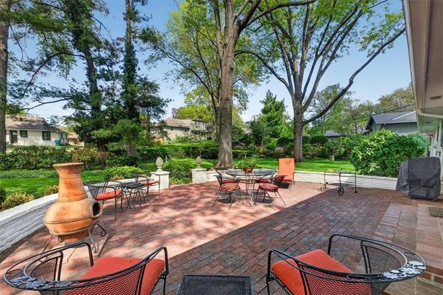 2910 W 66th Terrace, Mission Hills, KS 66208