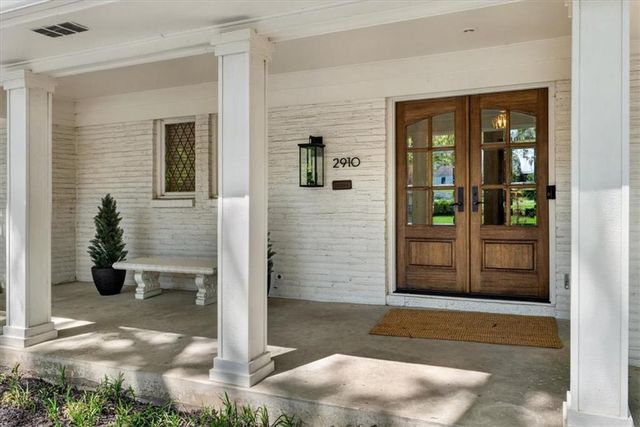 2910 W 66th Terrace, Mission Hills, KS 66208