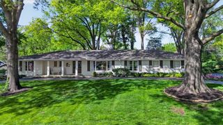 2910 W 66th Terrace, Mission Hills, KS 66208