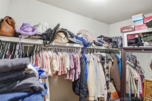 1917 N Desert Palm Avenue, Broken Arrow, OK 74012