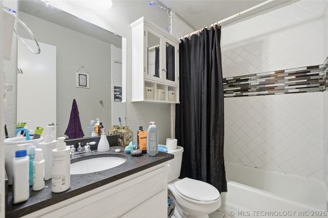 1917 N Desert Palm Avenue, Broken Arrow, OK 74012