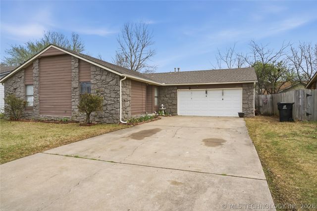 1917 N Desert Palm Avenue, Broken Arrow, OK 74012