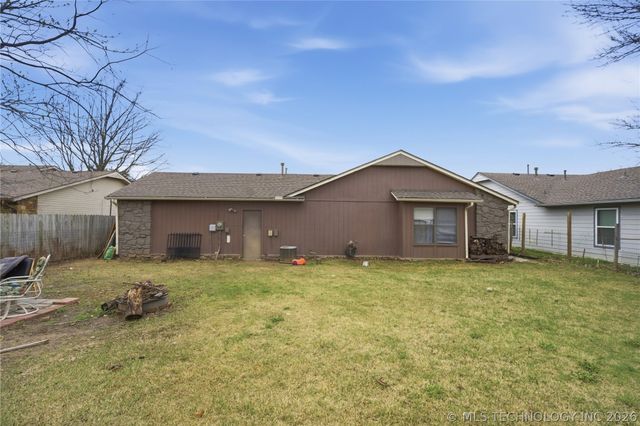 1917 N Desert Palm Avenue, Broken Arrow, OK 74012