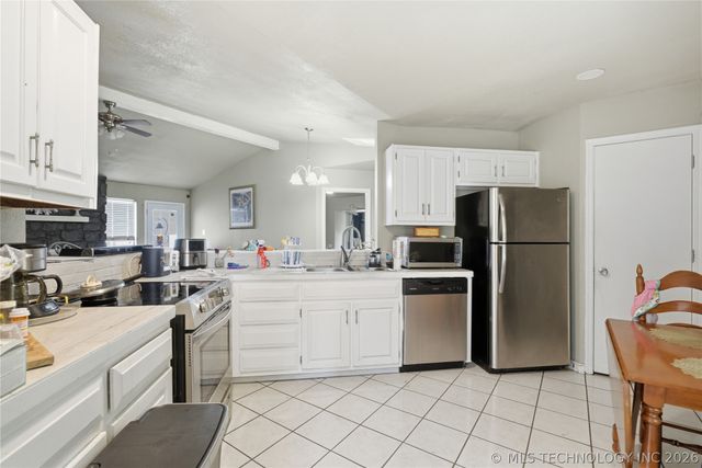 1917 N Desert Palm Avenue, Broken Arrow, OK 74012