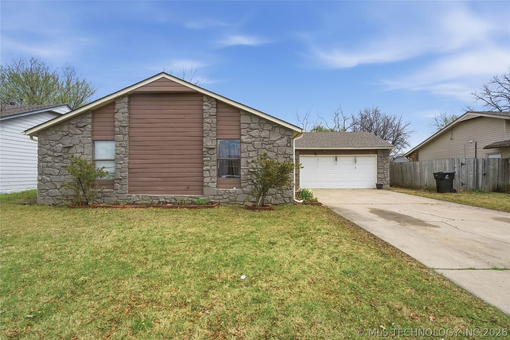 1917 N Desert Palm Avenue, Broken Arrow, OK 74012