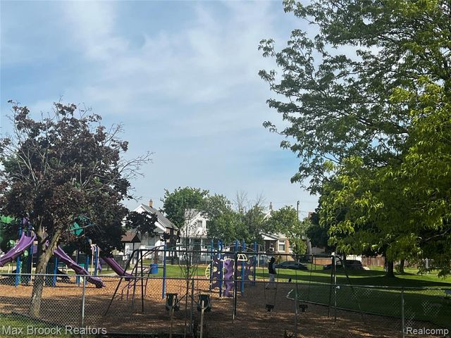 2006 Norwalk Street, Hamtramck, MI 48212