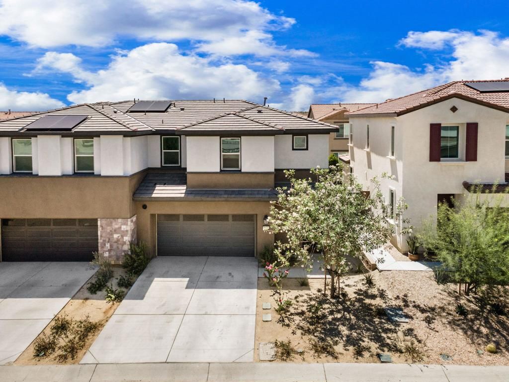 Image 1 of property listing at 76333 Oxford Lane, Palm Desert, CA 92211