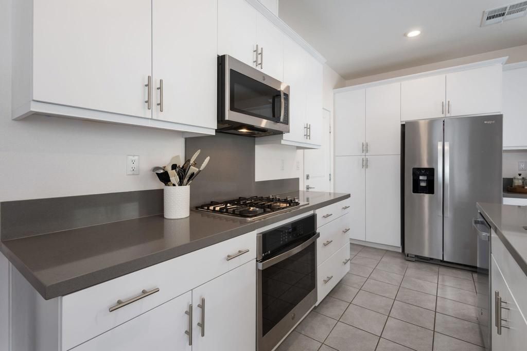 Image 10 of property listing at 76333 Oxford Lane, Palm Desert, CA 92211