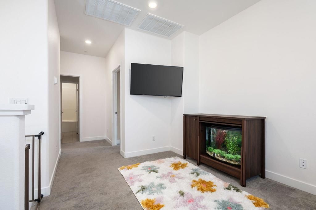 Image 12 of property listing at 76333 Oxford Lane, Palm Desert, CA 92211