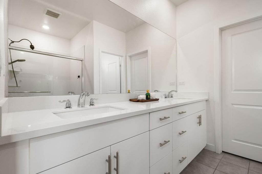 Image 16 of property listing at 76333 Oxford Lane, Palm Desert, CA 92211