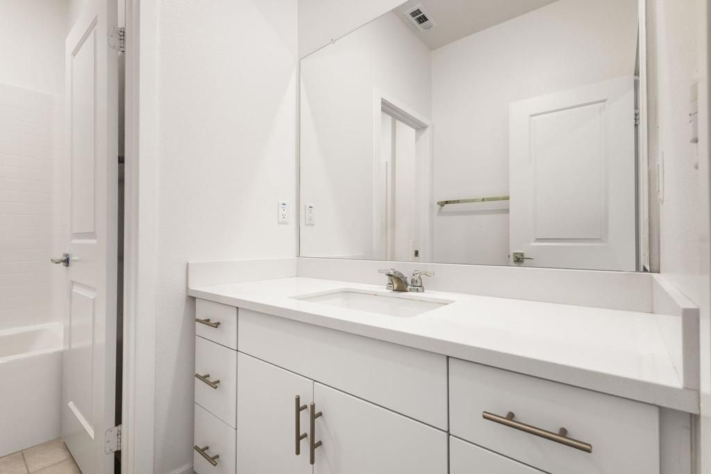 Image 17 of property listing at 76333 Oxford Lane, Palm Desert, CA 92211