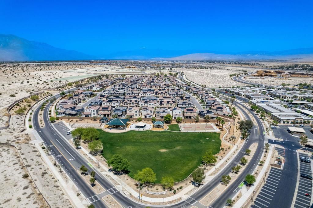 Image 24 of property listing at 76333 Oxford Lane, Palm Desert, CA 92211