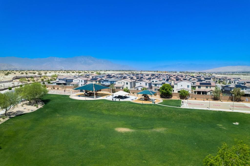 Image 25 of property listing at 76333 Oxford Lane, Palm Desert, CA 92211