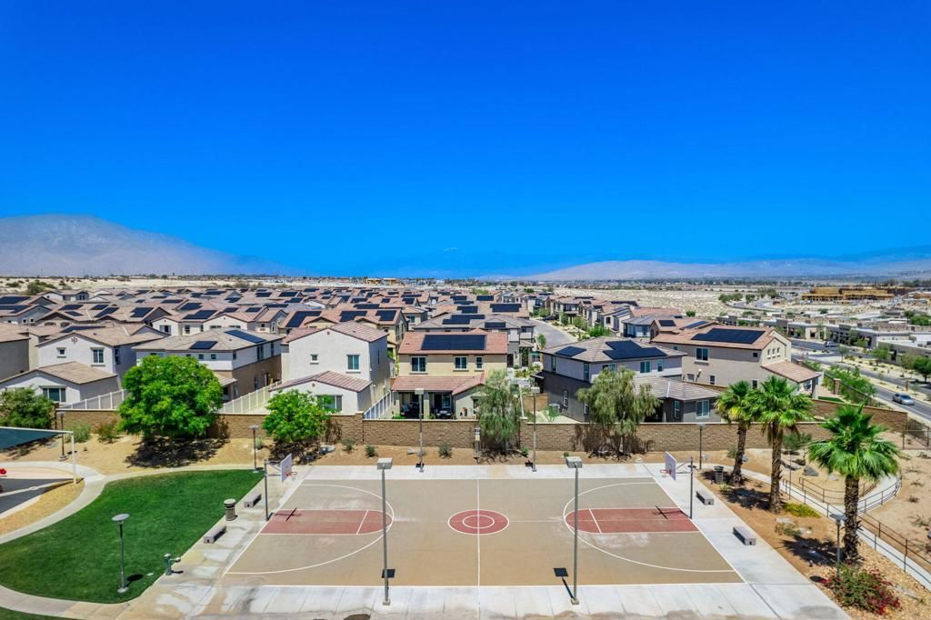 Image 26 of property listing at 76333 Oxford Lane, Palm Desert, CA 92211