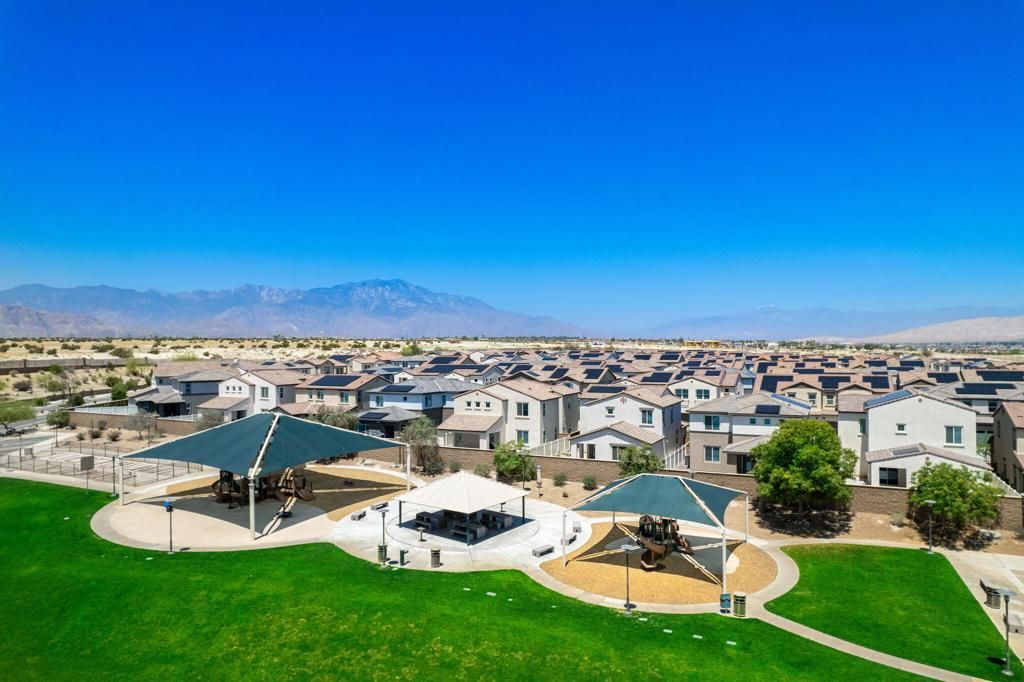 Image 27 of property listing at 76333 Oxford Lane, Palm Desert, CA 92211