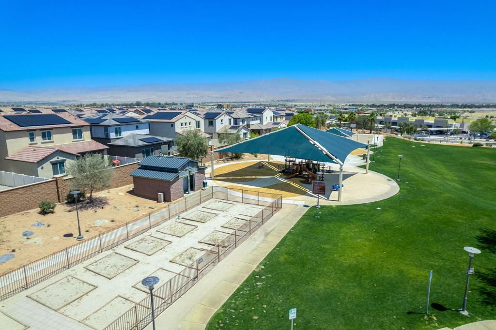 Image 28 of property listing at 76333 Oxford Lane, Palm Desert, CA 92211