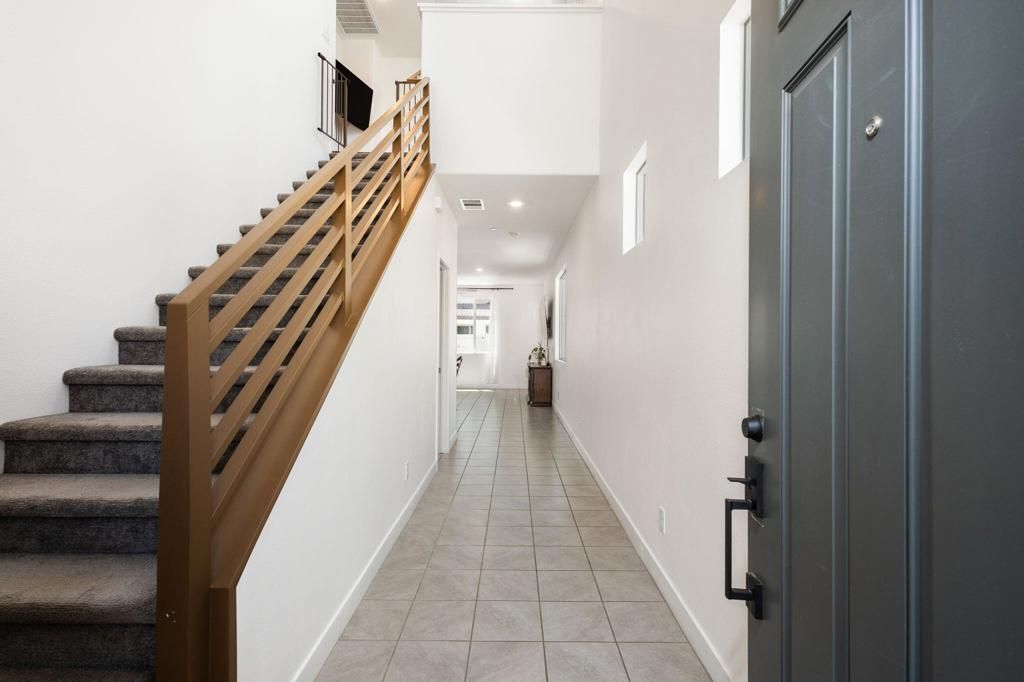 Image 3 of property listing at 76333 Oxford Lane, Palm Desert, CA 92211