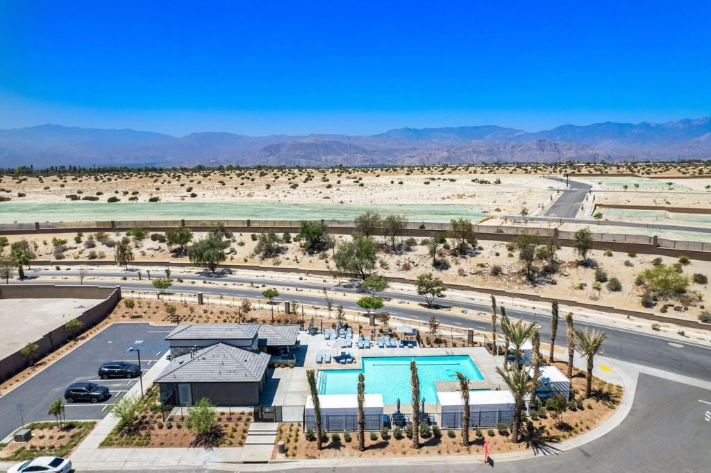 Image 31 of property listing at 76333 Oxford Lane, Palm Desert, CA 92211