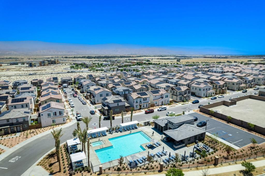 Image 32 of property listing at 76333 Oxford Lane, Palm Desert, CA 92211