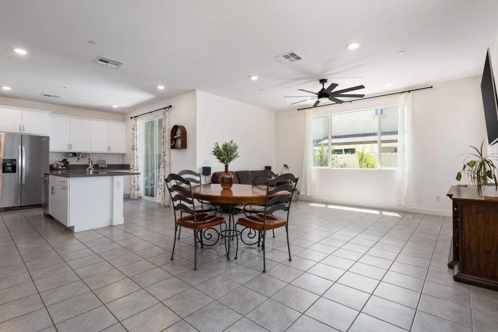 Image 6 of property listing at 76333 Oxford Lane, Palm Desert, CA 92211