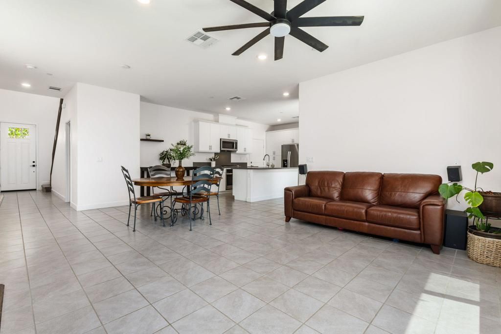 Image 7 of property listing at 76333 Oxford Lane, Palm Desert, CA 92211