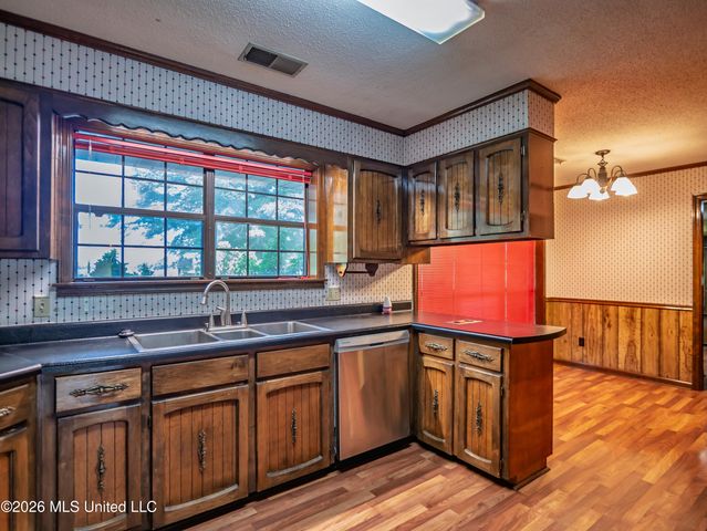 5042 Dummyline Road, Batesville, MS 38606