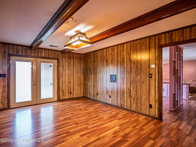 5042 Dummyline Road, Batesville, MS 38606