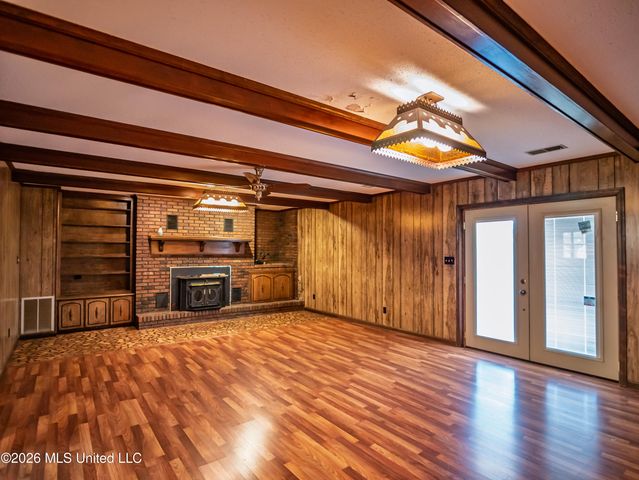 5042 Dummyline Road, Batesville, MS 38606