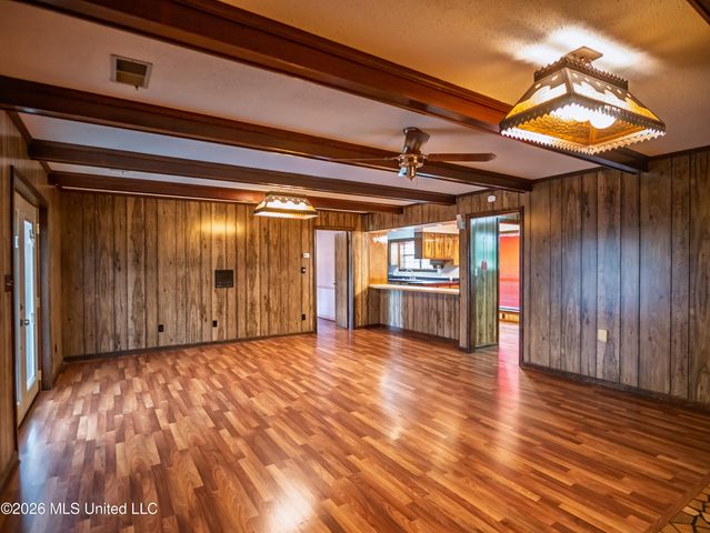 5042 Dummyline Road, Batesville, MS 38606