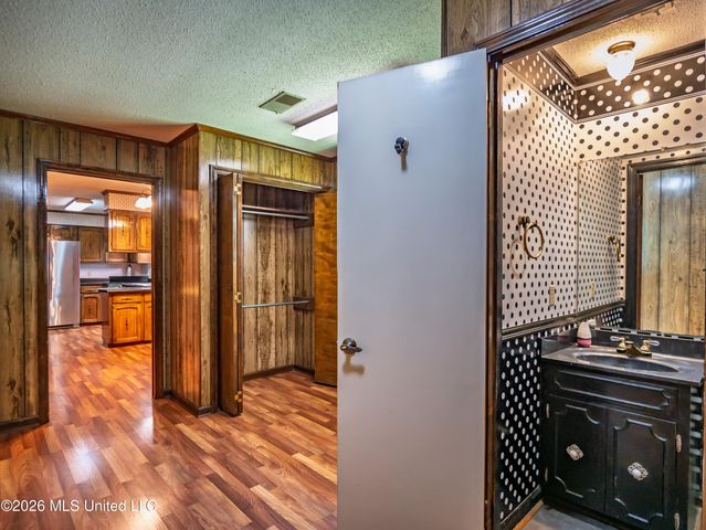 5042 Dummyline Road, Batesville, MS 38606