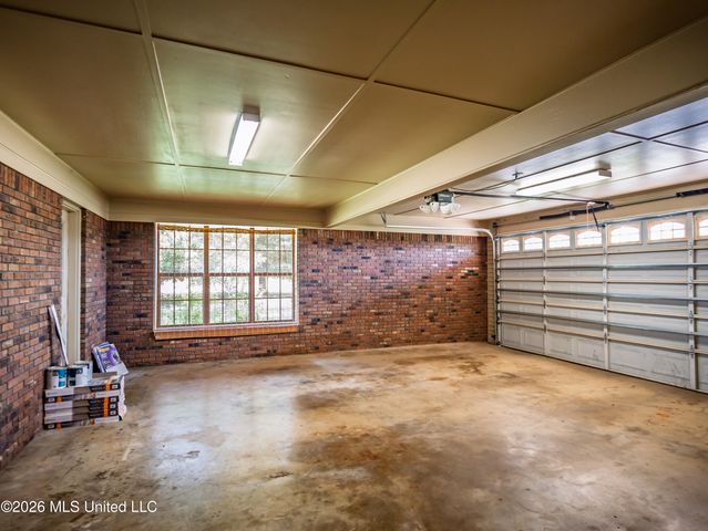 5042 Dummyline Road, Batesville, MS 38606