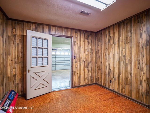 5042 Dummyline Road, Batesville, MS 38606
