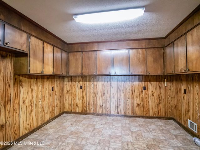 5042 Dummyline Road, Batesville, MS 38606