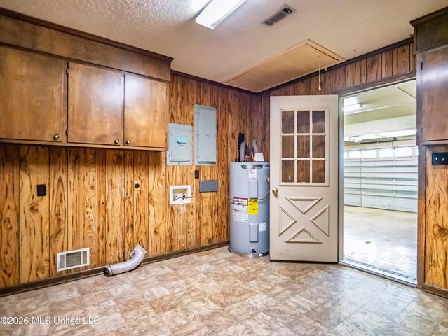 5042 Dummyline Road, Batesville, MS 38606