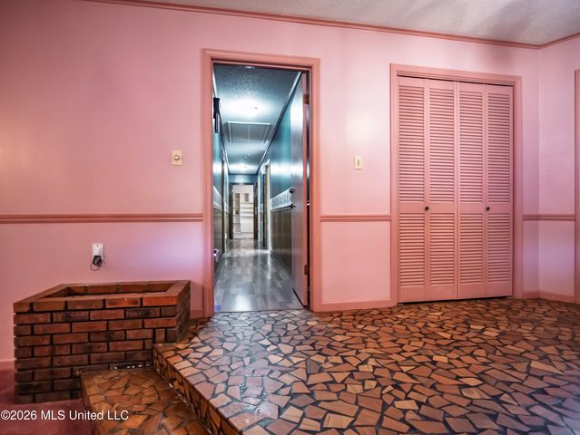 5042 Dummyline Road, Batesville, MS 38606