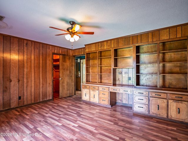 5042 Dummyline Road, Batesville, MS 38606
