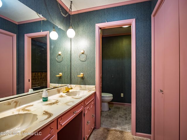 5042 Dummyline Road, Batesville, MS 38606