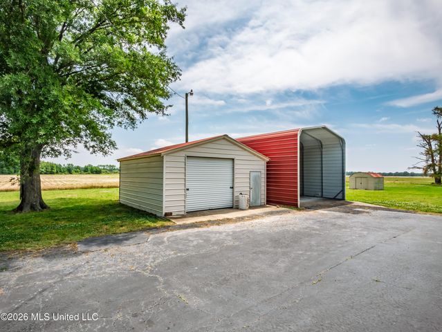 5042 Dummyline Road, Batesville, MS 38606