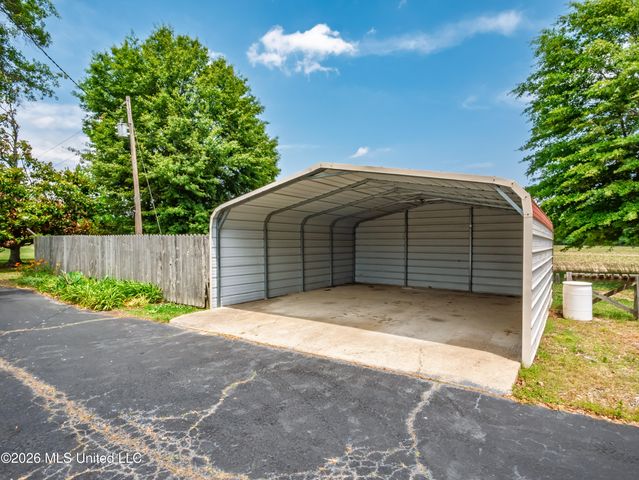 5042 Dummyline Road, Batesville, MS 38606