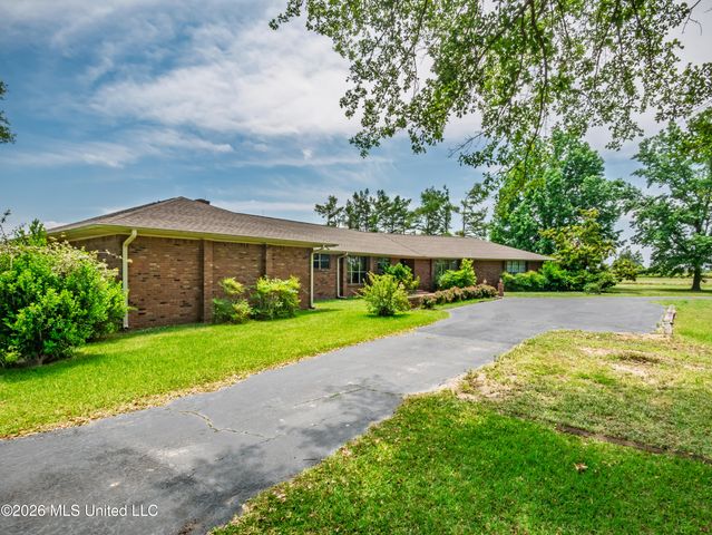5042 Dummyline Road, Batesville, MS 38606