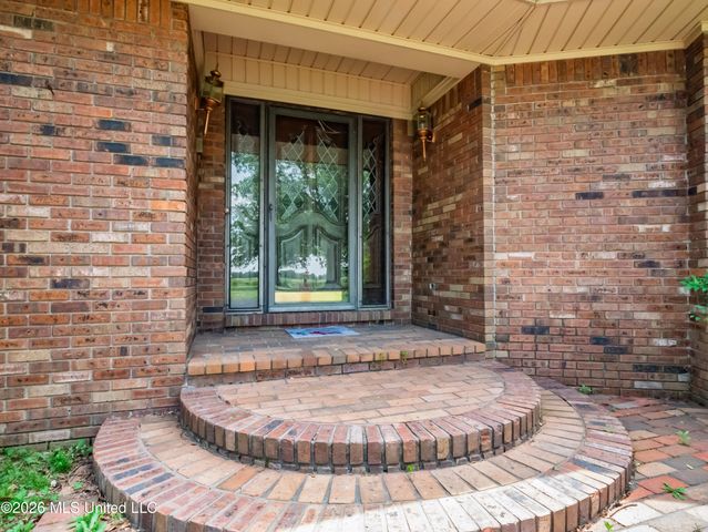 5042 Dummyline Road, Batesville, MS 38606