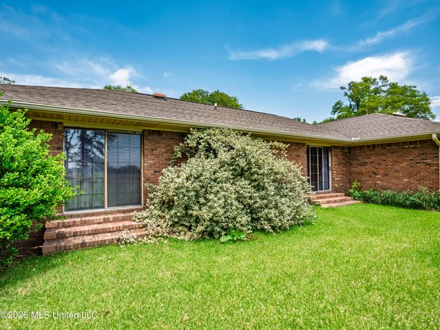 5042 Dummyline Road, Batesville, MS 38606