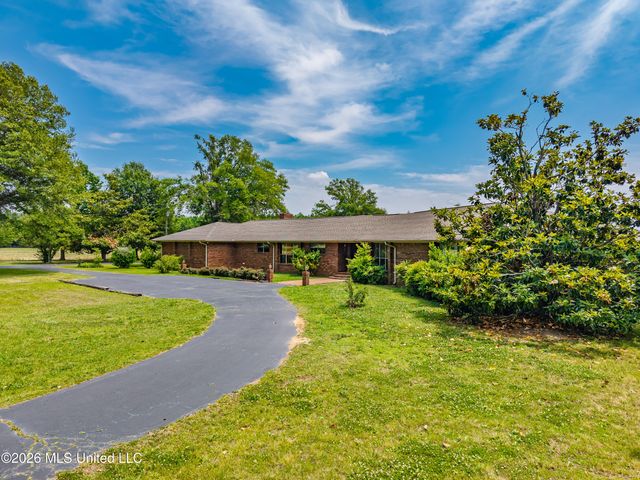 5042 Dummyline Road, Batesville, MS 38606