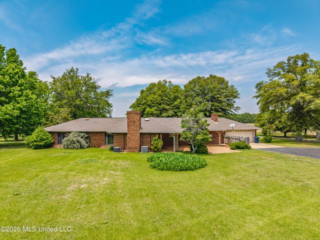 5042 Dummyline Road, Batesville, MS 38606